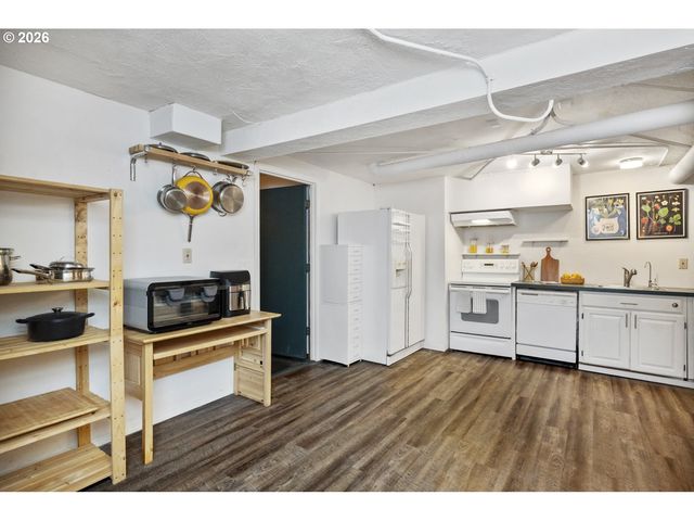 4040 KENTHORPE Way, West Linn, OR 97068