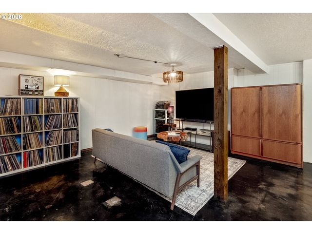 4040 KENTHORPE Way, West Linn, OR 97068