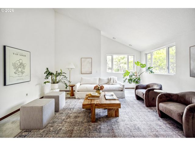 4040 KENTHORPE Way, West Linn, OR 97068