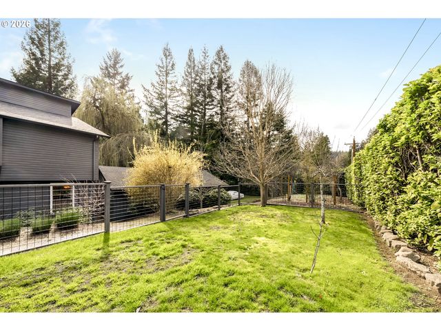 4040 KENTHORPE Way, West Linn, OR 97068