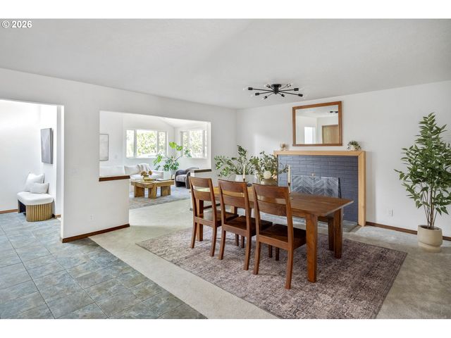 4040 KENTHORPE Way, West Linn, OR 97068