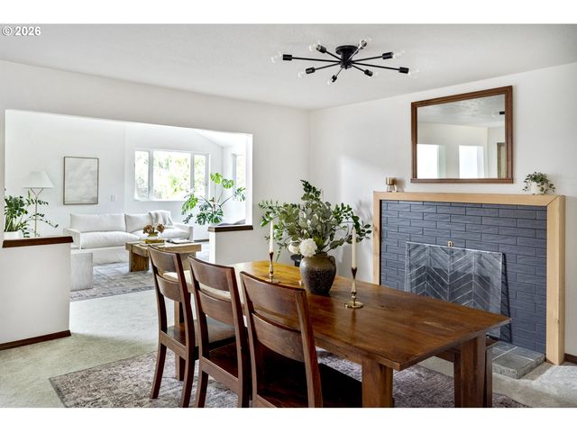 4040 KENTHORPE Way, West Linn, OR 97068