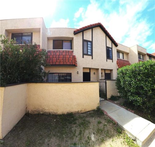 27657 Ironstone Drive 2, Canyon Country, CA 91387