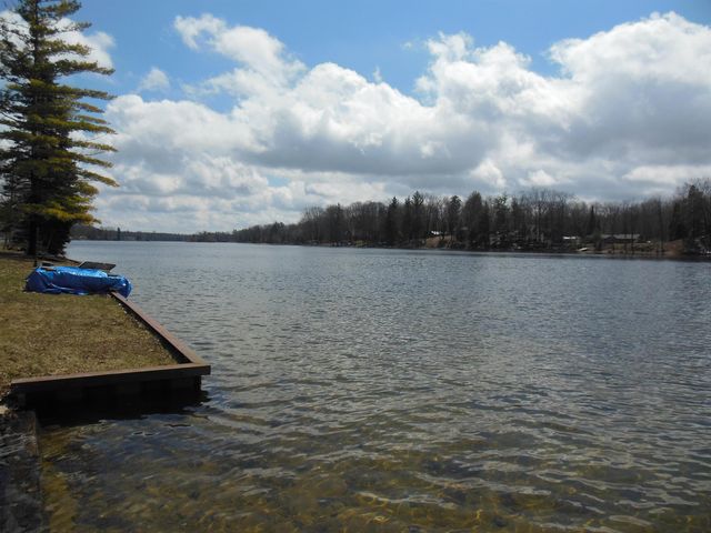 302 Ridge Road, Harrison, MI 48625
