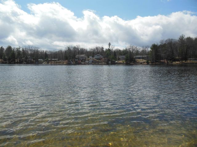 302 Ridge Road, Harrison, MI 48625