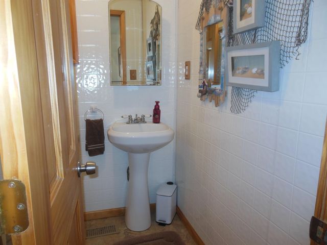 302 Ridge Road, Harrison, MI 48625