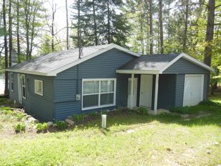 302 Ridge Road, Harrison, MI 48625