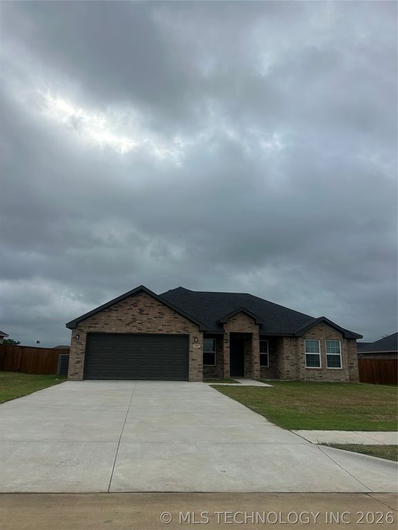 3233 Seabiscuit Street, Durant, OK 74701