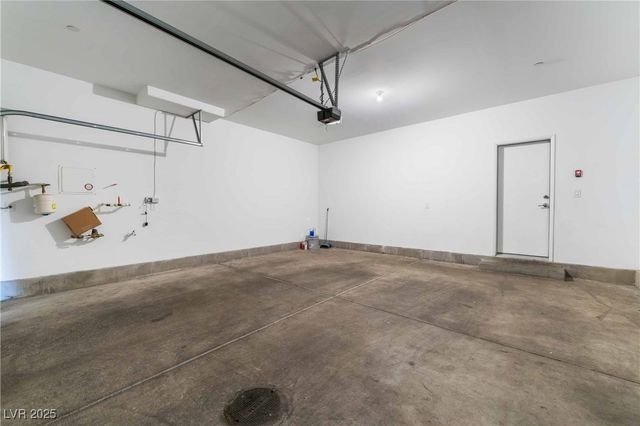 25 Alamere Falls Drive, Las Vegas, NV 89138