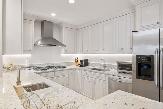 90 Glades Rd 302, Scituate, MA 02066