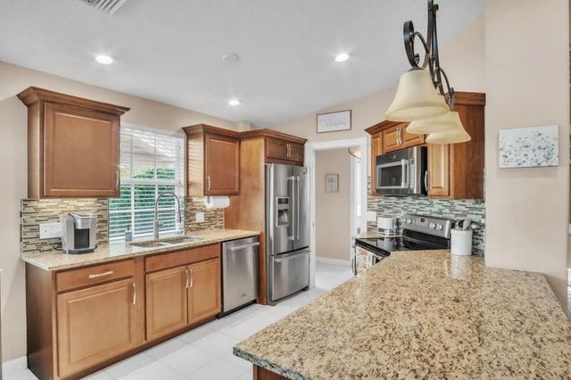 1531 NW Amherst Dr Apt B, Port St Lucie, FL 34986