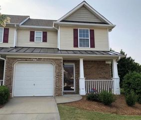 307 Fox Overlook, Woodstock, GA 30188