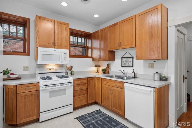 4046 Magnolia Place, St Louis, MO 63110