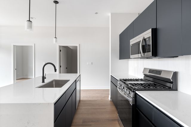 2411 N Lincoln Avenue 403, Chicago, IL 60614