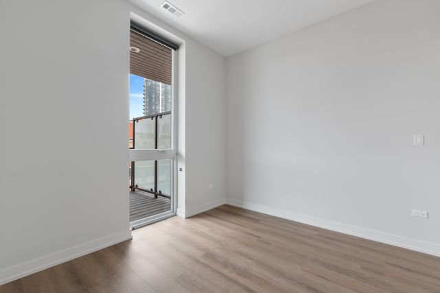 2411 N Lincoln Avenue 403, Chicago, IL 60614