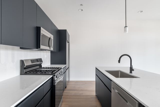 2411 N Lincoln Avenue 403, Chicago, IL 60614