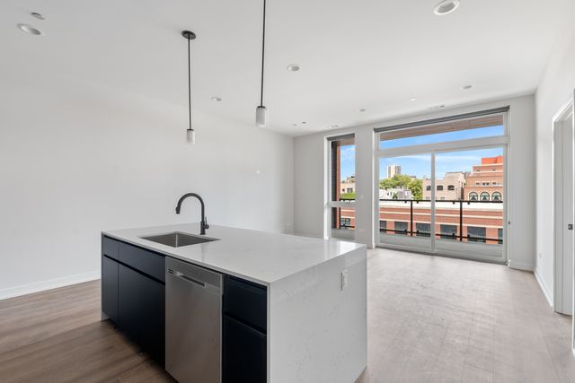 2411 N Lincoln Avenue 403, Chicago, IL 60614