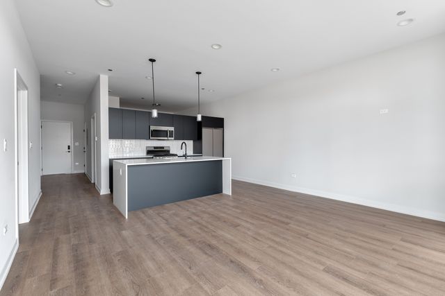 2411 N Lincoln Avenue 403, Chicago, IL 60614