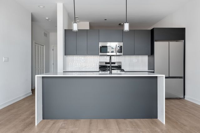 2411 N Lincoln Avenue 403, Chicago, IL 60614