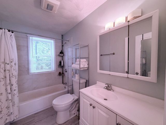 195 Grove Street 201, Cambridge, MA 02138