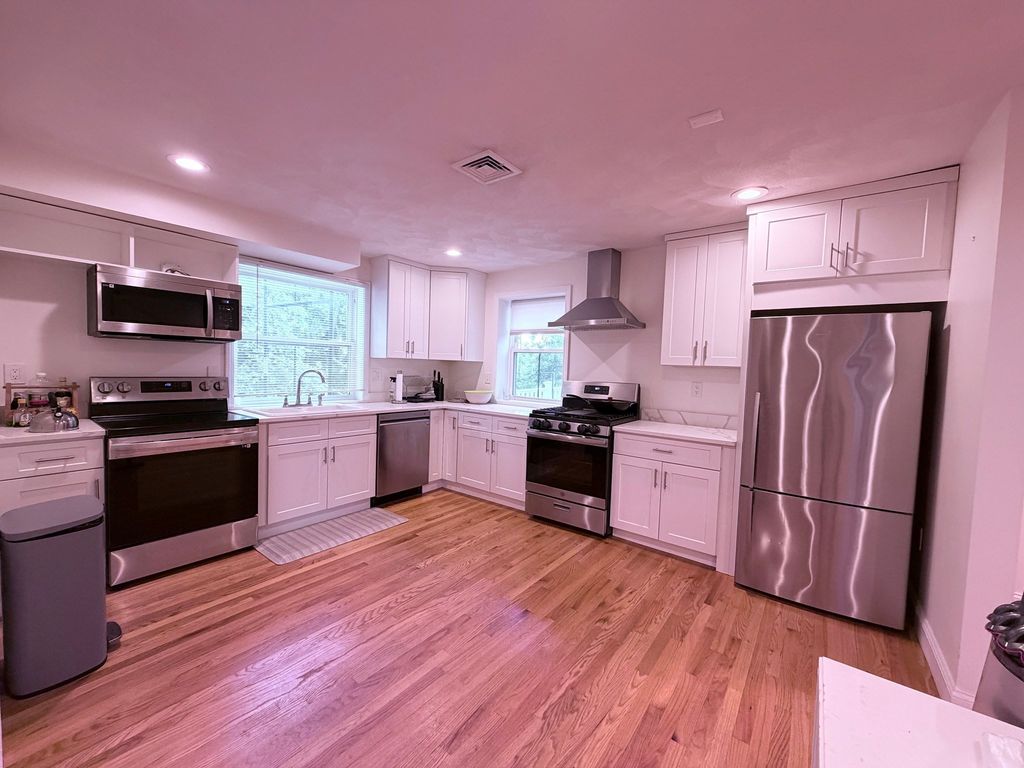 195 Grove Street 201, Cambridge, MA 02138