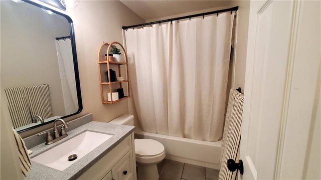 745 E 124TH Street, Kansas City, MO 64146