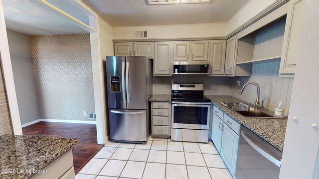 3131 Bushmill Park, Louisville, KY 40241