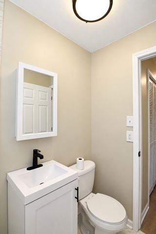 255 E Parkside Avenue, Lombard, IL 60148