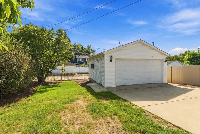 255 E Parkside Avenue, Lombard, IL 60148