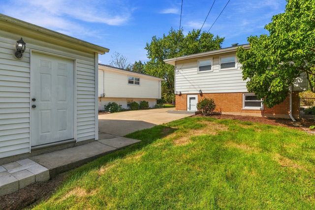 255 E Parkside Avenue, Lombard, IL 60148