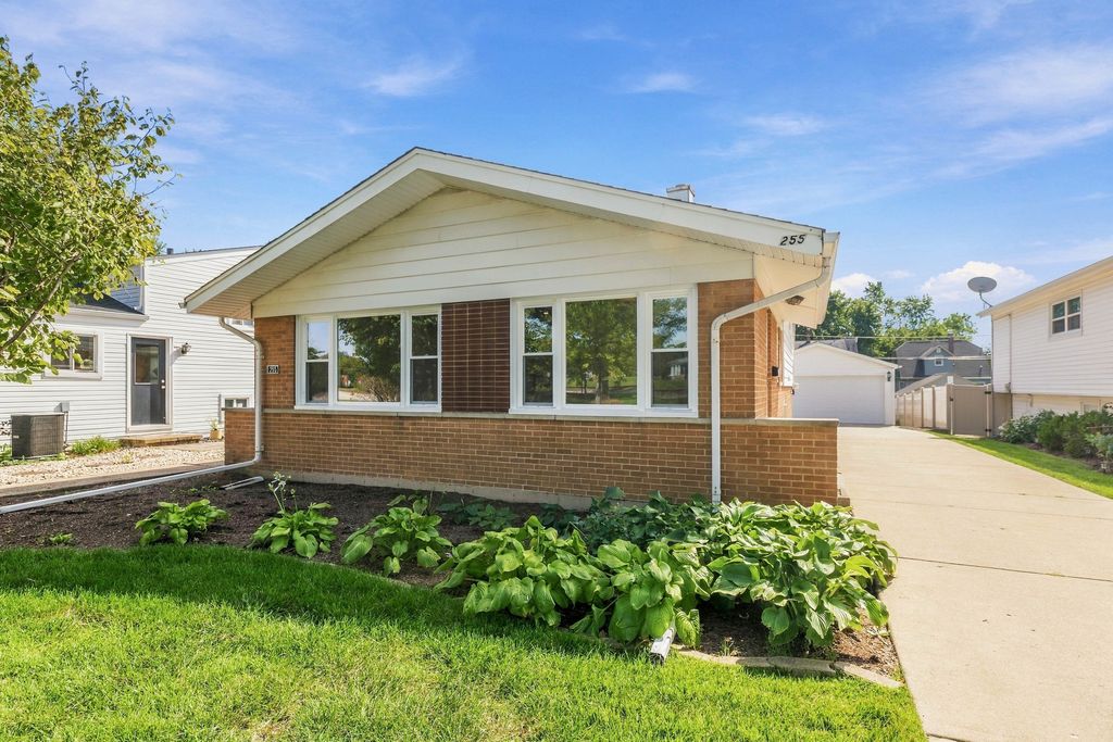255 E Parkside Avenue, Lombard, IL 60148 — photo 2