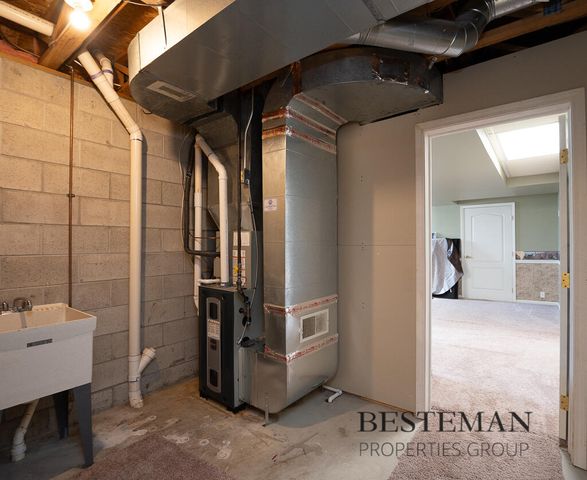 1141 N Robinhood Drive, Muskegon, MI 49445