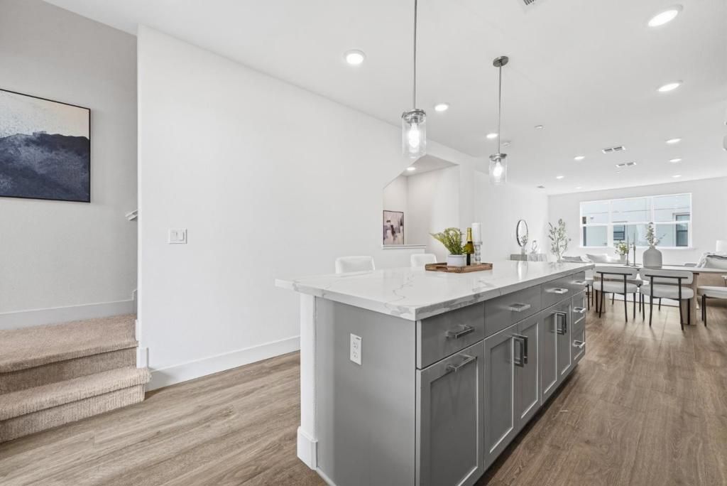 Image 10 of property listing at 323 Alviso Terrace, Sunnyvale, CA 94085