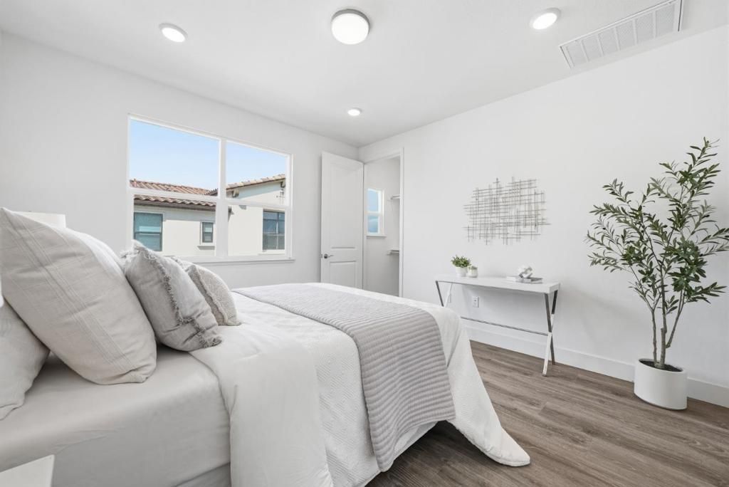 Image 12 of property listing at 323 Alviso Terrace, Sunnyvale, CA 94085