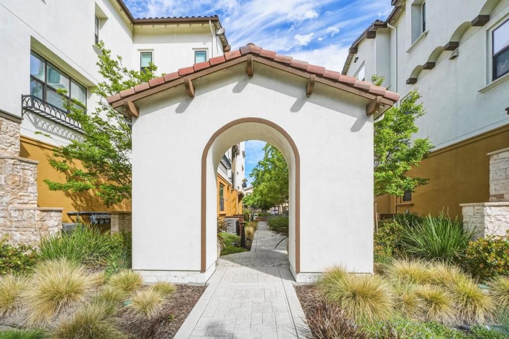 Image 28 of property listing at 323 Alviso Terrace, Sunnyvale, CA 94085