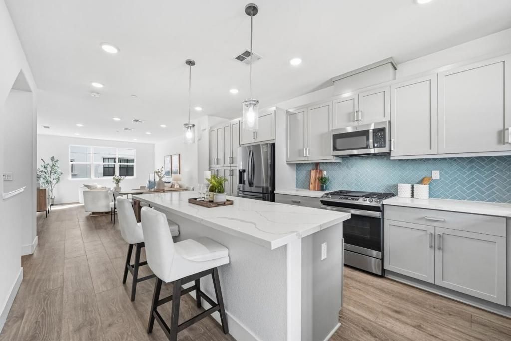 Image 7 of property listing at 323 Alviso Terrace, Sunnyvale, CA 94085