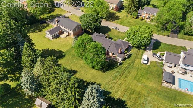 5048 Tree Hill Road, Grand Blanc, MI 48439