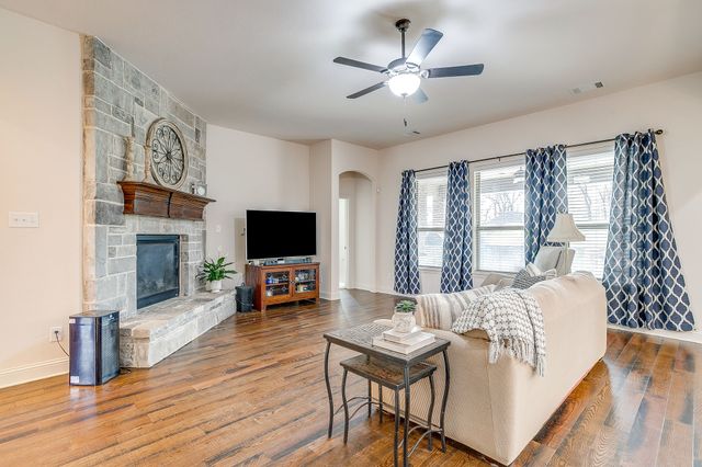 125 Fairweather Drive, Burleson, TX 76028