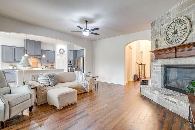 125 Fairweather Drive, Burleson, TX 76028