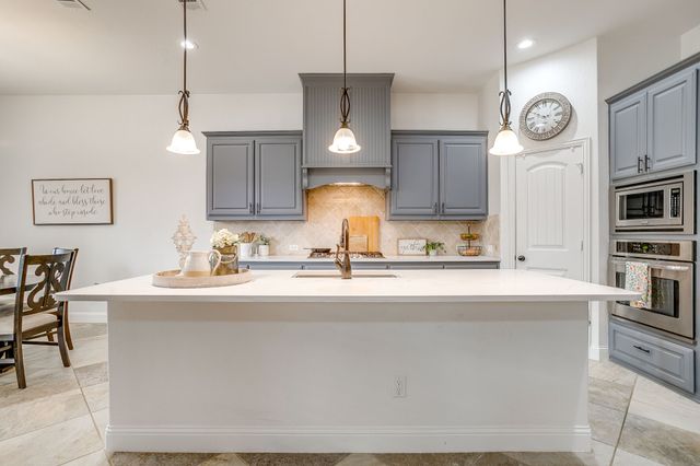 125 Fairweather Drive, Burleson, TX 76028