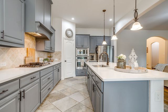 125 Fairweather Drive, Burleson, TX 76028