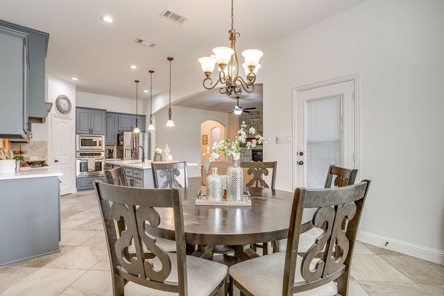 125 Fairweather Drive, Burleson, TX 76028