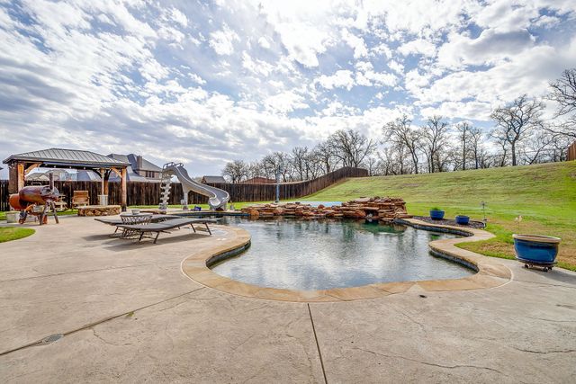 125 Fairweather Drive, Burleson, TX 76028