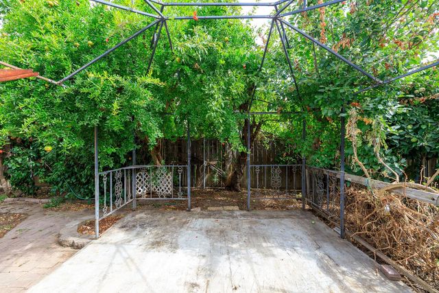 1613 Mable Ave, Modesto, CA 95355