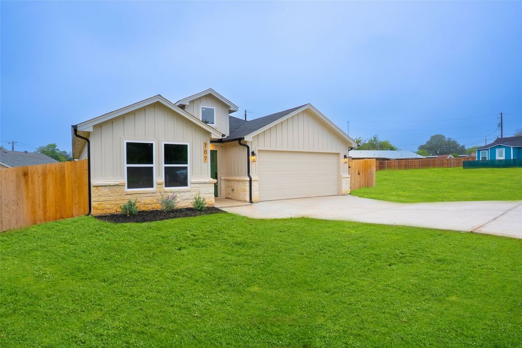 707 Keith Street, Granbury, TX 76048