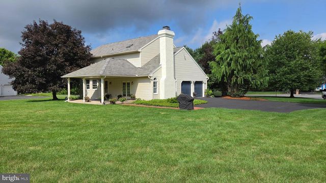 5100 ROSEWOOD DR, Center Valley, PA 18034