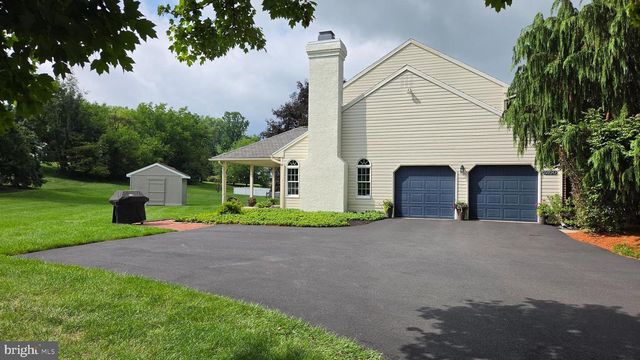 5100 ROSEWOOD DR, Center Valley, PA 18034