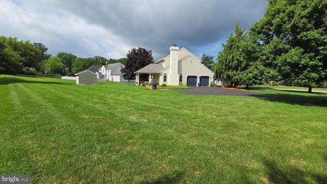 5100 ROSEWOOD DR, Center Valley, PA 18034