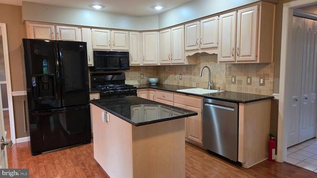 5100 ROSEWOOD DR, Center Valley, PA 18034