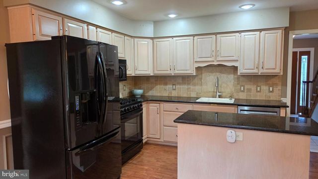 5100 ROSEWOOD DR, Center Valley, PA 18034